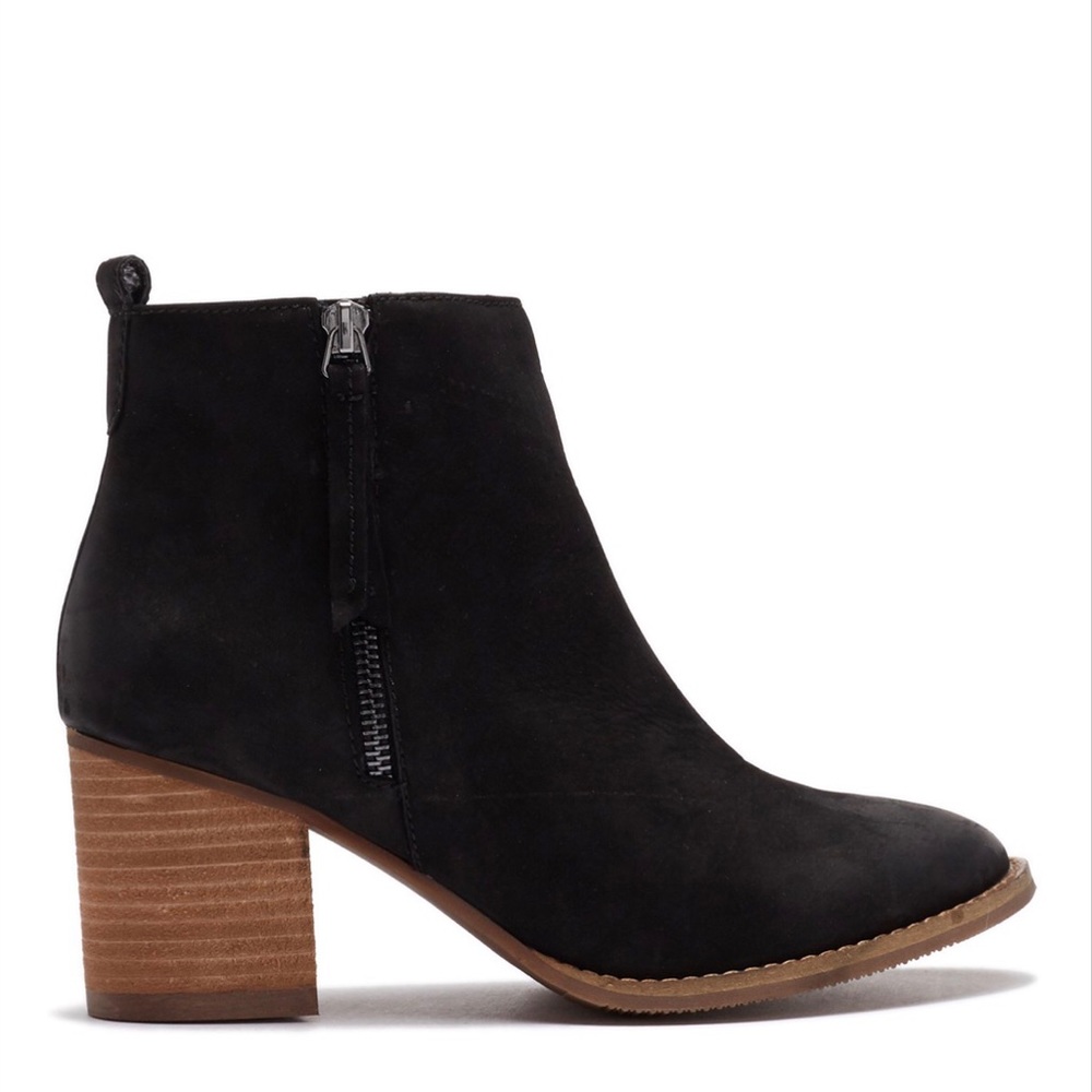 Blondo Nova Waterproof booties size 6